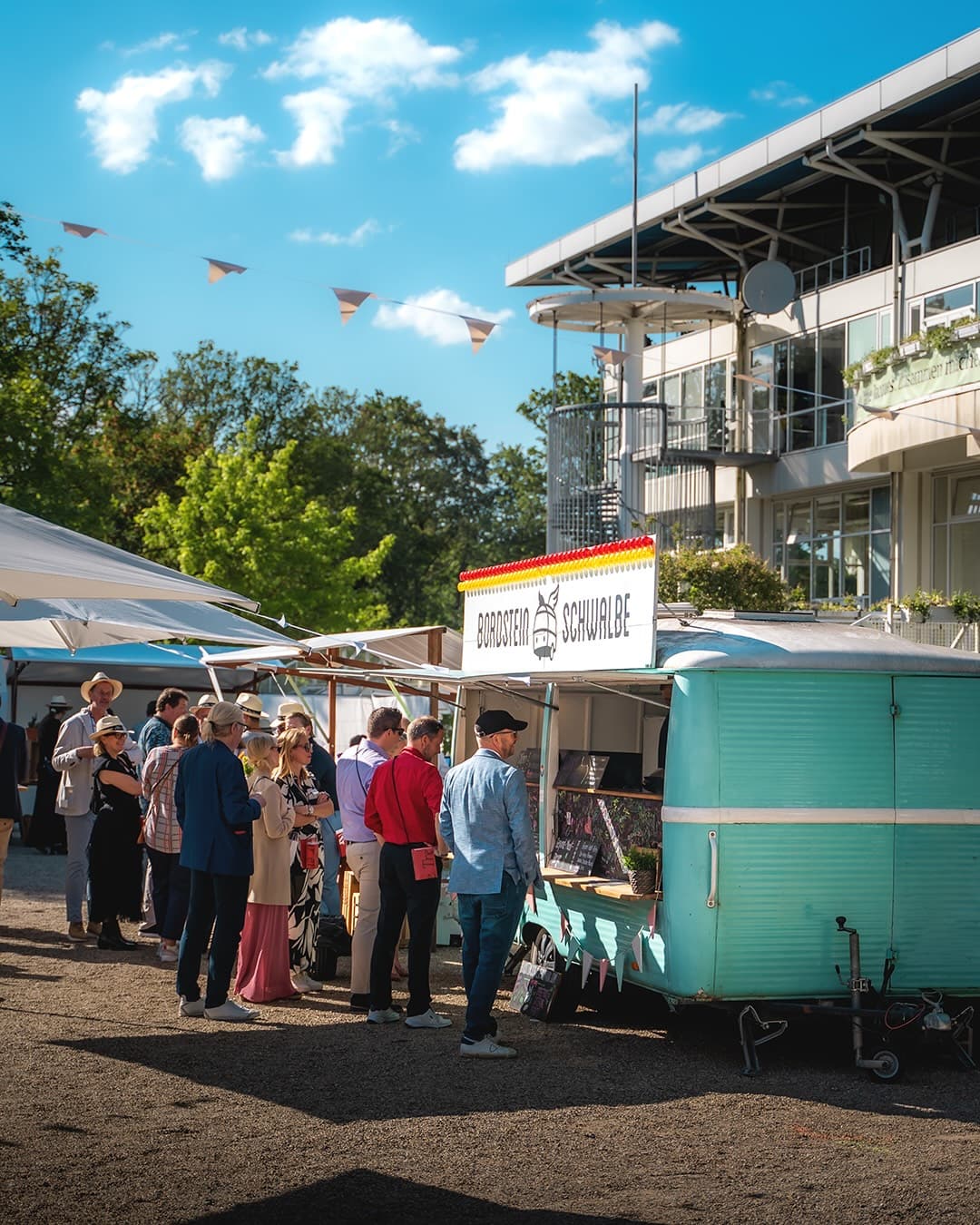 Bordsteinschwalbe Rennbahn Event